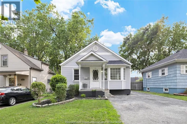 911 JEFFERSON BOULEVARD, Windsor, Ontario N8N4B2