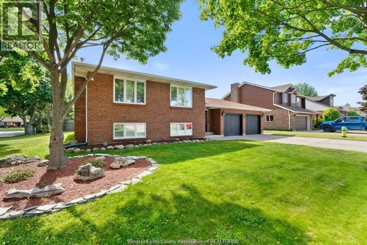36 CHERRYWOOD, Leamington, Ontario N8H4Z9