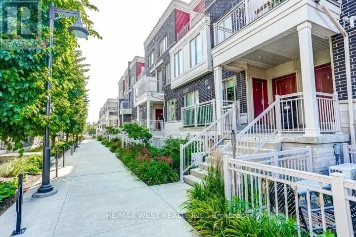 9 - 90 EASTWOOD PARK GARDENS, Toronto (Long Branch), Ontario M8W0B2