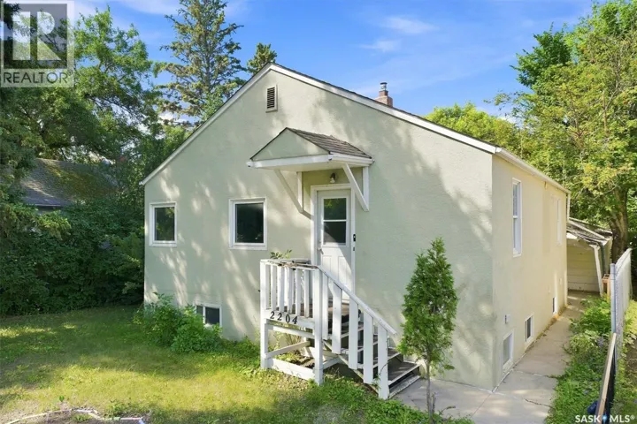 2204 LORNE AVENUE, Saskatoon, Saskatchewan S7J0R9