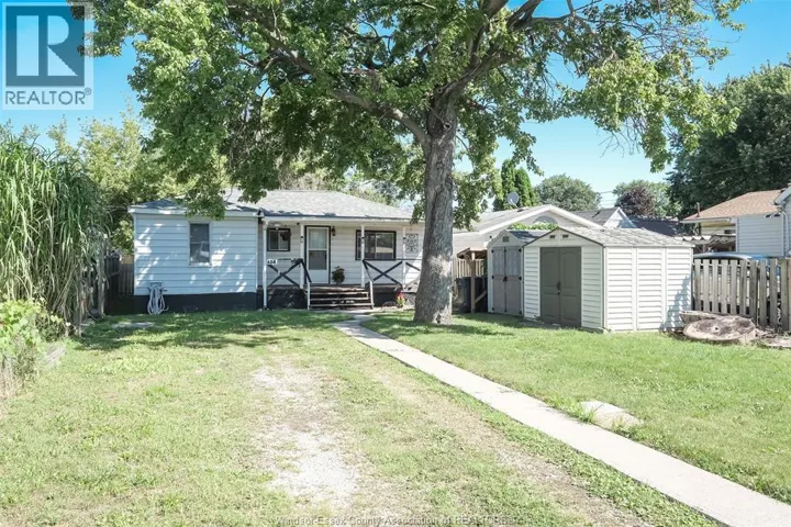 624 CHARLES, Windsor, Ontario N8X3G5