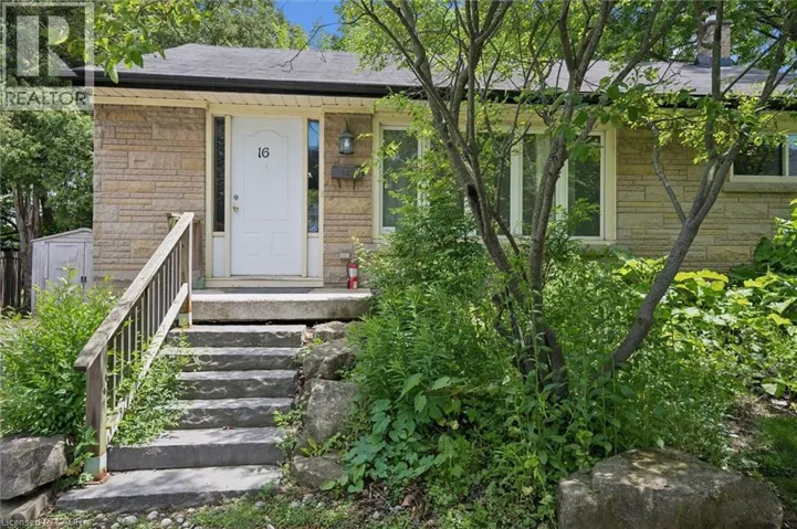 16 BEAUCOURT Place, Hamilton, Ontario L8S2P7