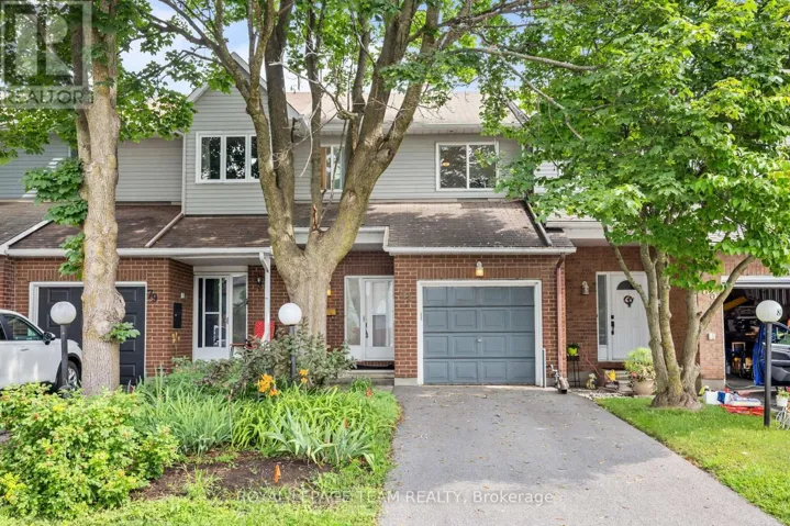 81 RUETER STREET, Ottawa, Ontario K2J3V6