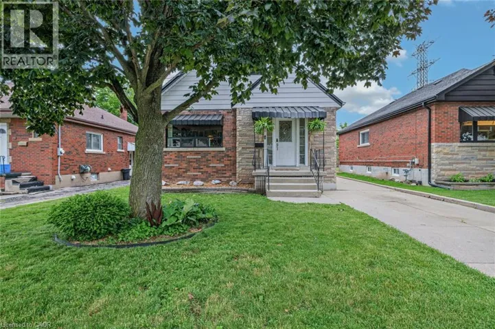 66 PALING Court, Hamilton, Ontario L8H5J2