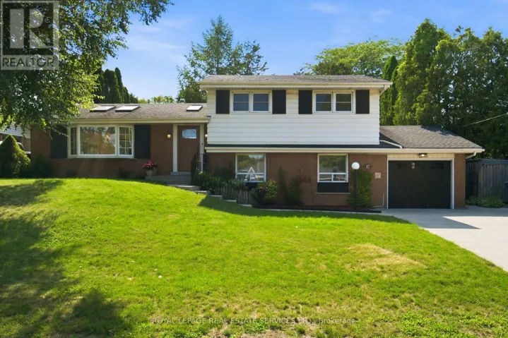 17 LYNNDALE DRIVE, Hamilton (Dundas), Ontario L9H3L4