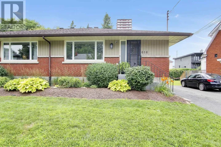 616 WESTVIEW AVENUE, Ottawa, Ontario K1Z6E3