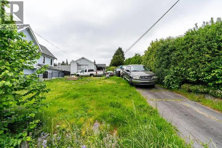 2235 EDINBURGH STREET, New Westminster, British Columbia V3M2Y2