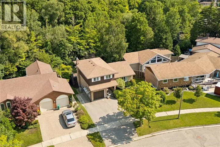 8 PERIN Place, Kitchener, Ontario N2P1L5