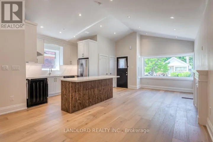 29 HUTTON AVENUE, Toronto (East York), Ontario M4C3L2
