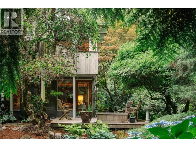 6222 ST. GEORGES AVENUE, West Vancouver, British Columbia V7W1Z7