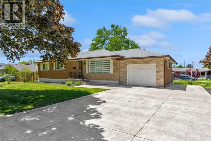 5 ARMOUR Drive, Welland, Ontario L3C2N7