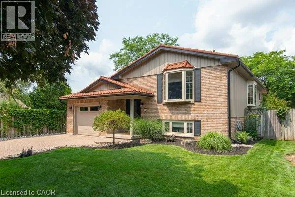 154 AMBLESIDE Court, Waterloo, Ontario N2K3E3