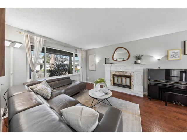 15440 95A AVENUE, Surrey, British Columbia V3R7S7