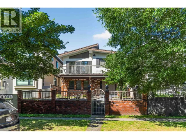 2739 E 8TH AVENUE, Vancouver, British Columbia V5M1W7