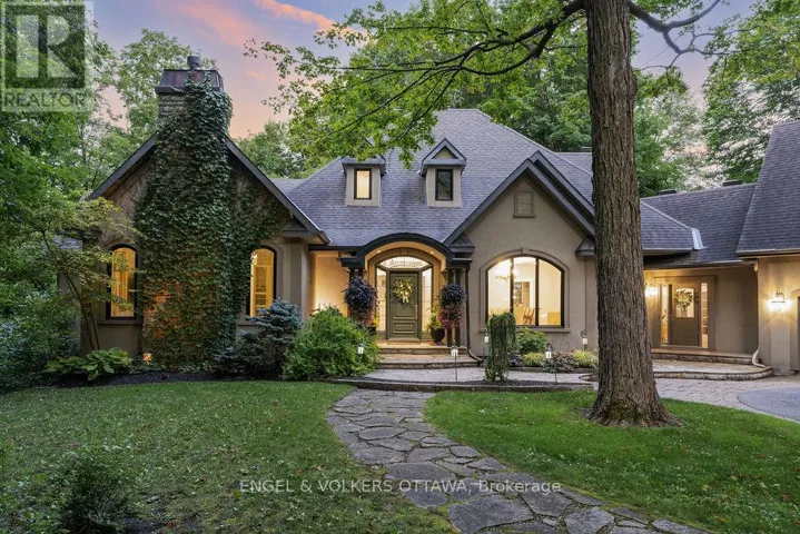 1412 HOUSTON CRESCENT, Ottawa, Ontario K2W1B6