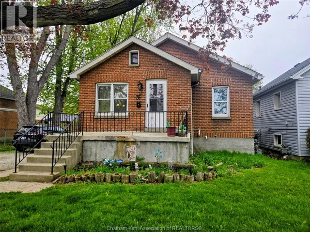 36 McNaughton Ave E AVENUE, Chatham, Ontario N7L2G1