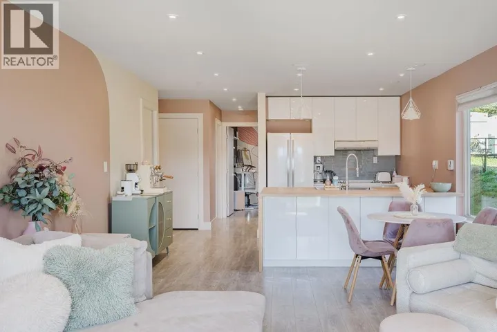 1 622 FARNHAM ROAD, Gibsons, British Columbia V0N1V8