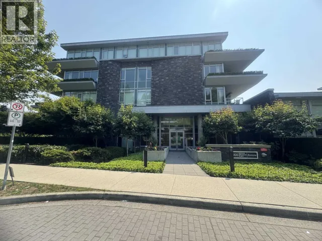 402 866 ARTHUR ERICKSON PLACE, West Vancouver, British Columbia V7T0B2