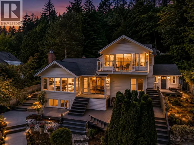 4043 ROSE CRESCENT, West Vancouver, British Columbia V7V2N6