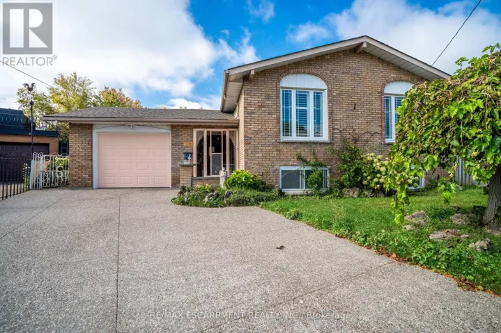 18 VILLA COURT, Hamilton (Templemead), Ontario L8W1M2