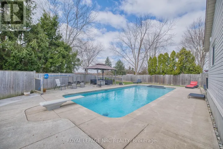16 LEONARD DRIVE, St. Catharines (Rykert/Vansickle), Ontario L2S3V2
