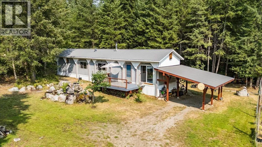 8864 SLOCAN S Road, Slocan, British Columbia V0G2C0