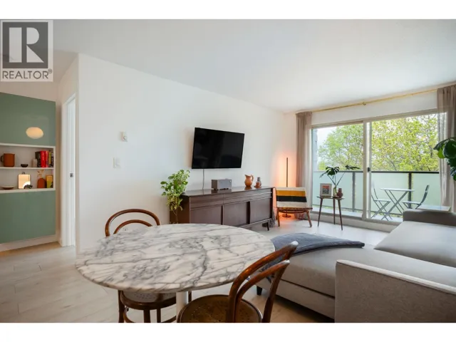 405 1864 FRANCES STREET, Vancouver, British Columbia V5L1Z7