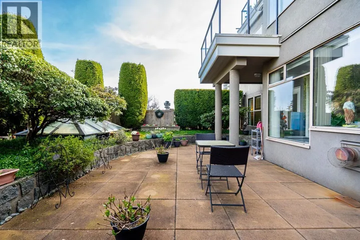 204 1765 MARINE DRIVE, West Vancouver, British Columbia V7V1J5