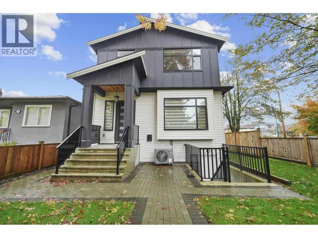 2995 E 17TH AVENUE, Vancouver, British Columbia V5M2N4