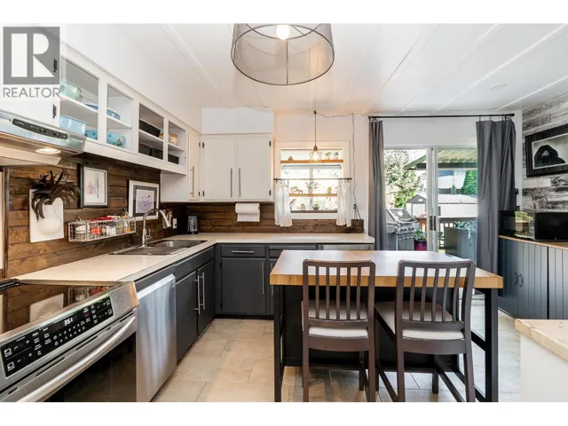 635 MIDVALE STREET, Coquitlam, British Columbia V3J6M1