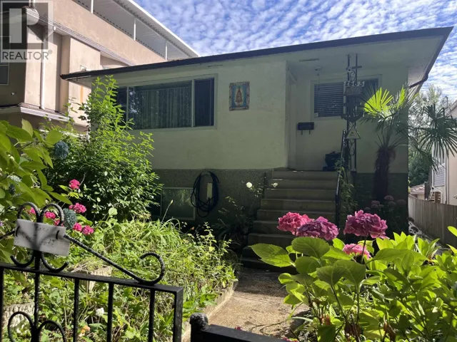 2665 WARD STREET, Vancouver, British Columbia V5R4S7