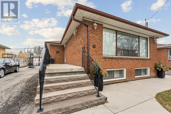 34 CUMBERLAND DRIVE, Brampton (Brampton North), Ontario L6V1W6