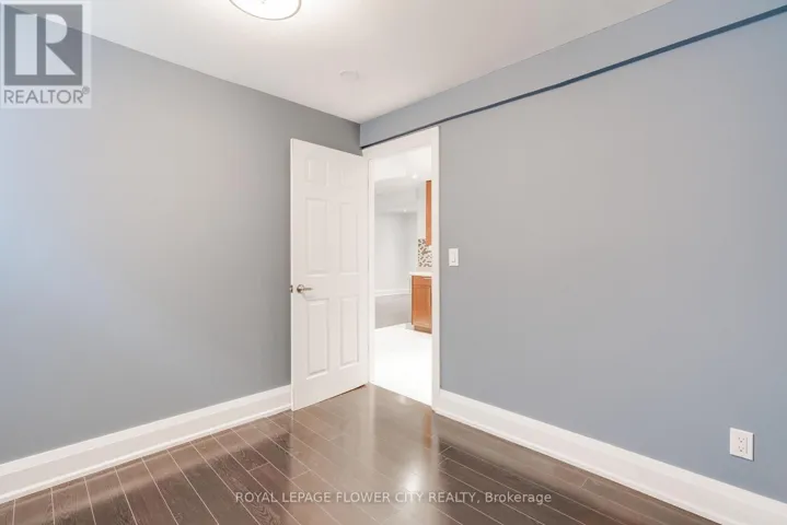 5674 WHITEHORN AVENUE E, Mississauga (East Credit), Ontario L5V2A9