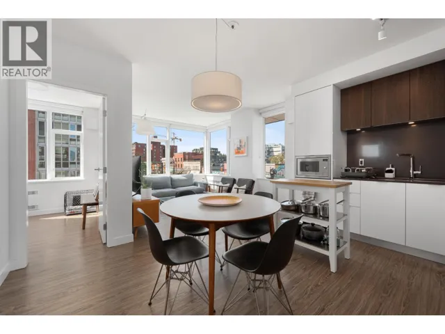 414 209 E 7TH AVENUE, Vancouver, British Columbia V3L1W4