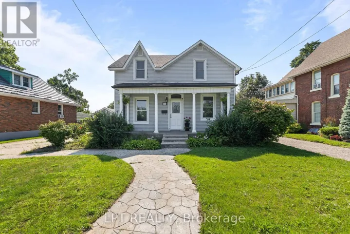 52 PARKSIDE DRIVE E, Barrie (Queen's Park), Ontario L4N1W9