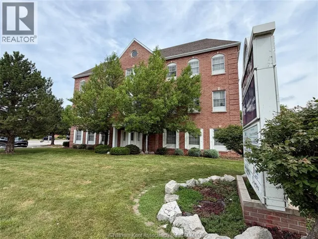 405 Riverview DRIVE, Chatham, Ontario N7M0N3