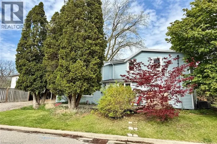 1 JOHN Avenue, Paris, Ontario N3L2S8