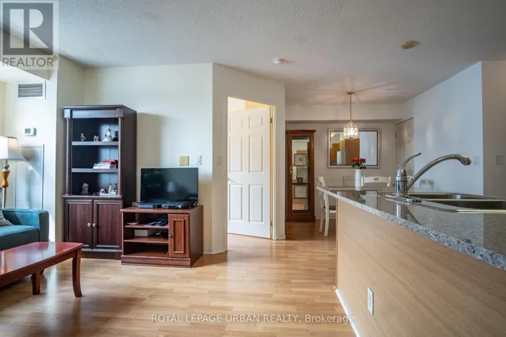 201 - 5940 YONGE STREET, Toronto (Newtonbrook West), Ontario M2M4M6