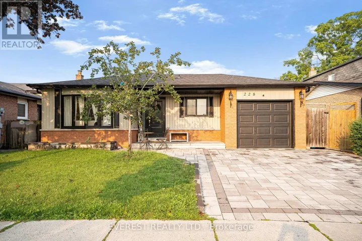 228 MICHAEL BOULEVARD, Whitby (Lynde Creek), Ontario L1N6E6