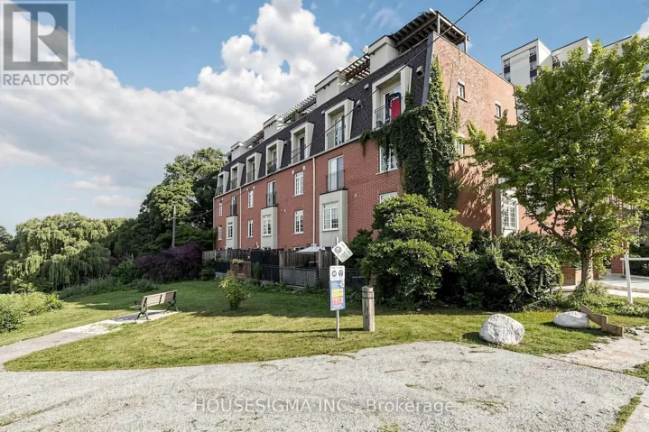 106 - 870 JANE STREET, Toronto (Rockcliffe-Smythe), Ontario M6N4C2