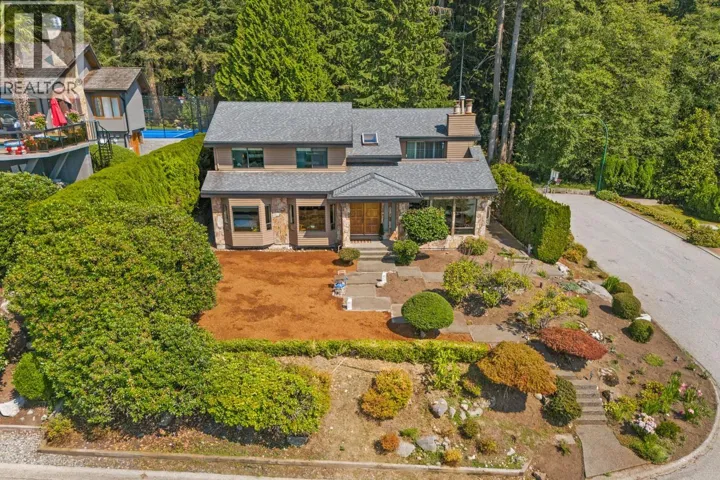 2008 BLAIRVIEW AVENUE, North Vancouver, British Columbia V7H2N4