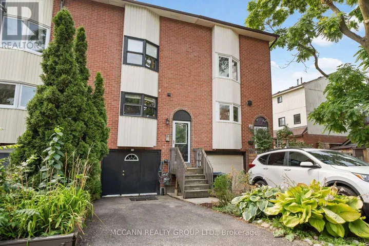 17 SYDENHAM STREET, Toronto (Regent Park), Ontario M5A4H4