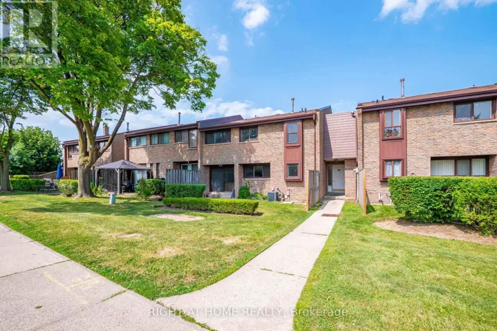 5 - 2605 WOODCHESTER DRIVE, Mississauga (Sheridan), Ontario L5K2E3