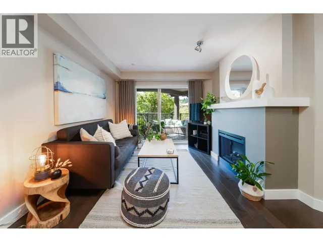 211 400 KLAHANIE DRIVE, Port Moody, British Columbia V3H5K9