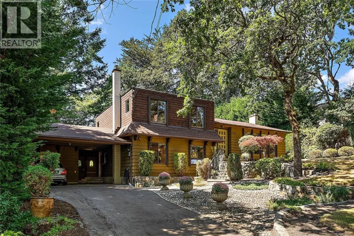 3832 Persimmon Dr, Saanich, British Columbia V8P3R9