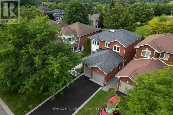 872 HILTON BOULEVARD, Newmarket (Stonehaven-Wyndham), Ontario L3X2H8