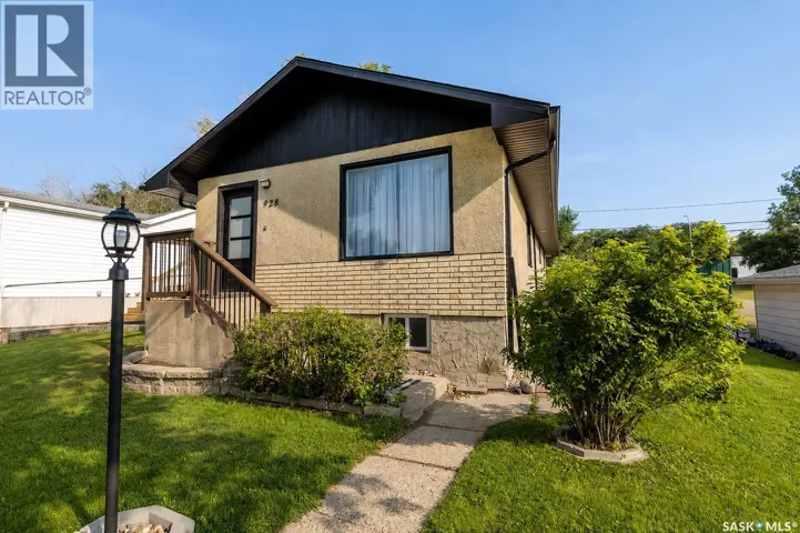 928 Hochelaga STREET W, Moose Jaw, Saskatchewan S6H2H8