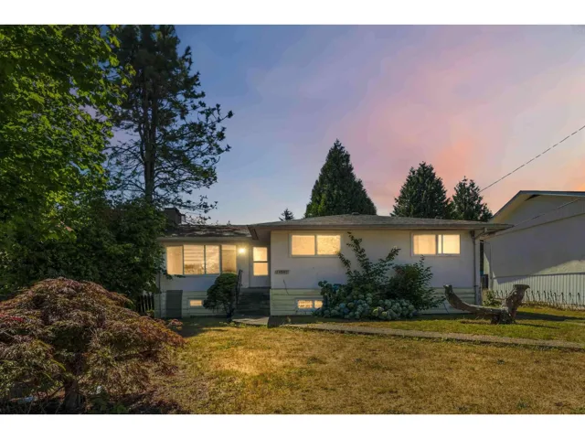14742 106A AVENUE, Surrey, British Columbia V3R1T6