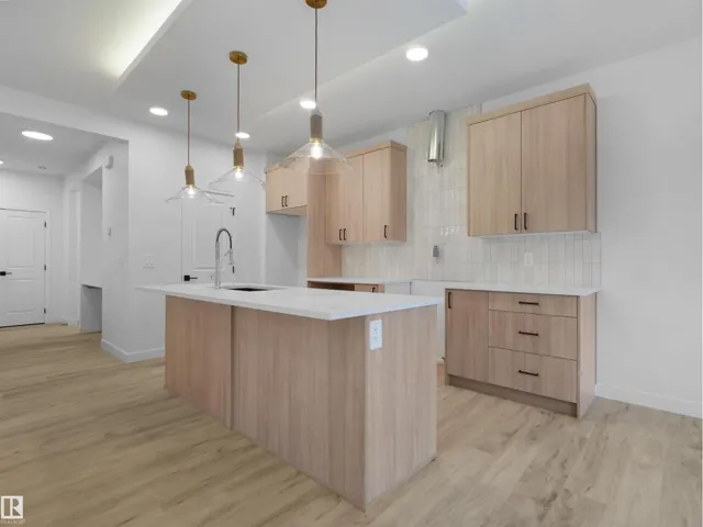 8247 KIRIAK LO SW, Edmonton, Alberta T6W5S2