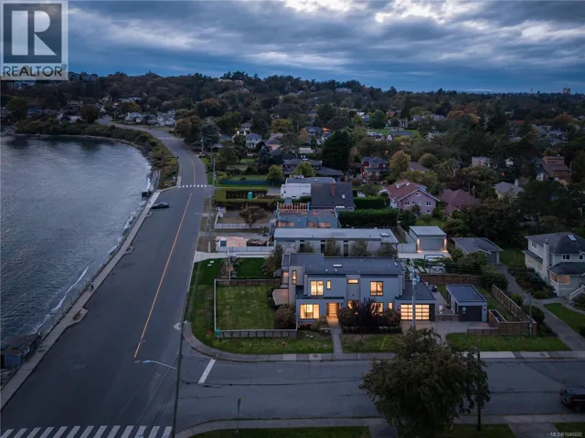 430 St. Patrick St, Oak Bay, British Columbia V8S4X3
